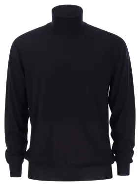 Maglia a collo alto in lana vergine